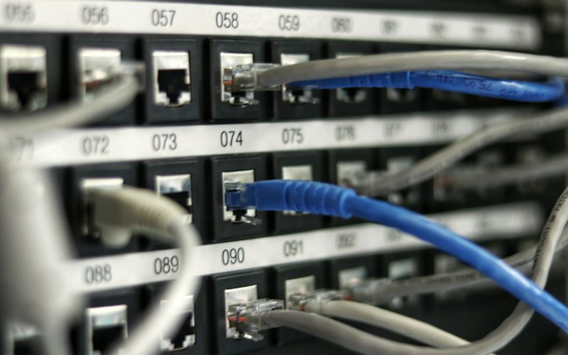 Kapan Kantor Anda Harus Beralih ke Jaringan Fiber Optic?
